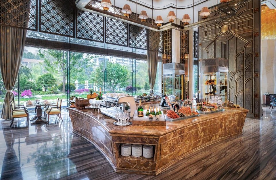 Wanda Reign Wuhan Hotel in Wuhan
