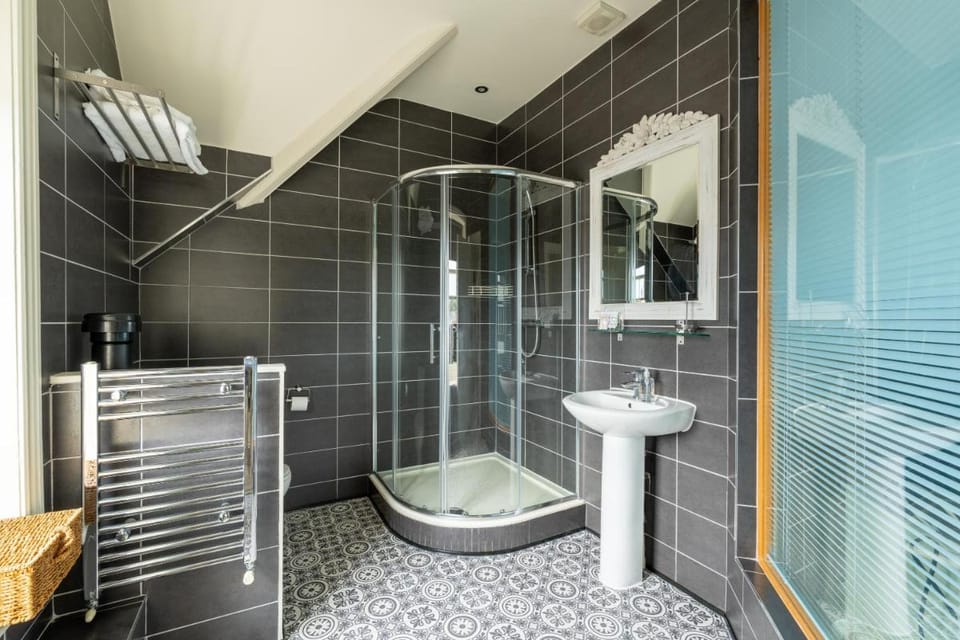 The Ox Pub & Rooms Bed and Breakfast in Poole