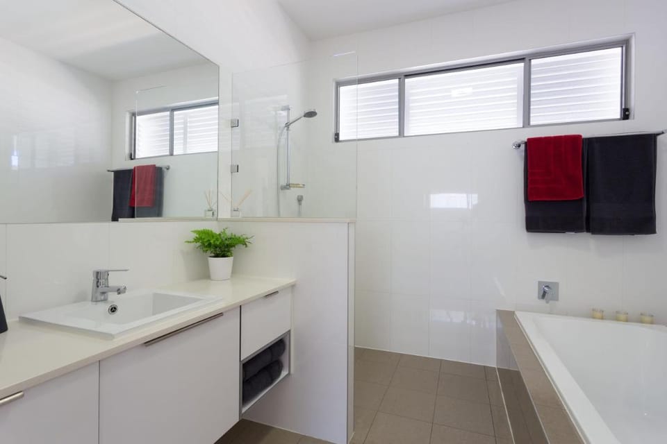 CORPORATE BEACH HOUSE Vacation rental in Brisbane