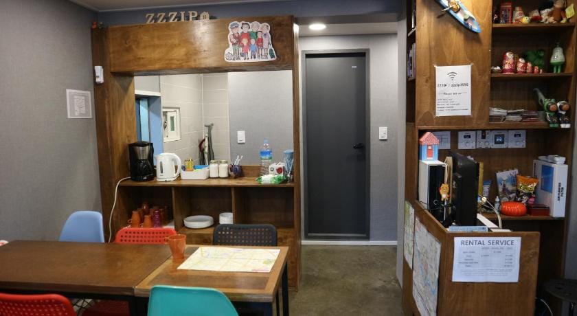 ZZZIP GUESTHOUSE in Hongdae Hostel in Seoul