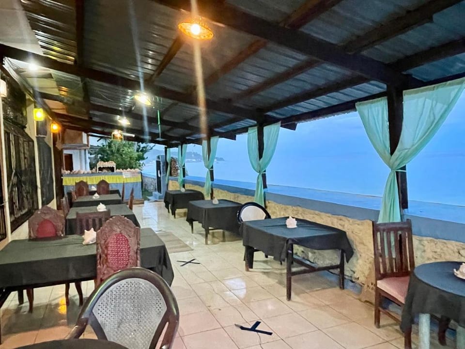 Giswold-Lagunde Beach Resort Hotel in Oslob