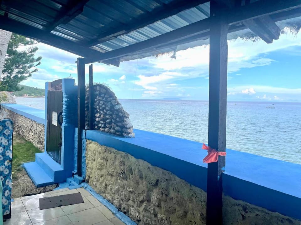Giswold-Lagunde Beach Resort Hotel in Oslob