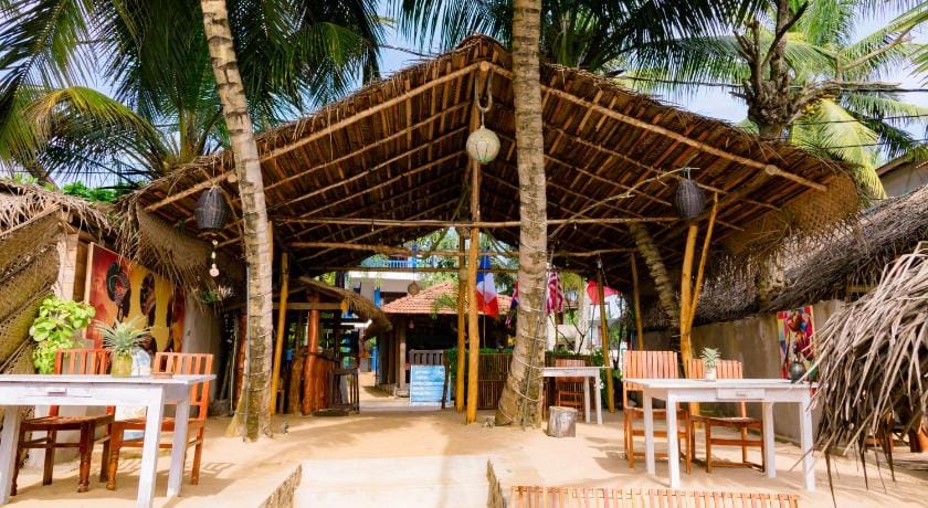 Golden Surfer Beach Hotel Bed and Breakfast in Tangalle