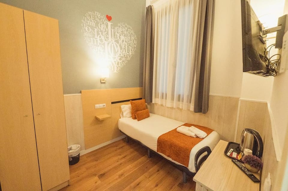 Hostal Live Natura Barcelona Bed and Breakfast in Barcelona