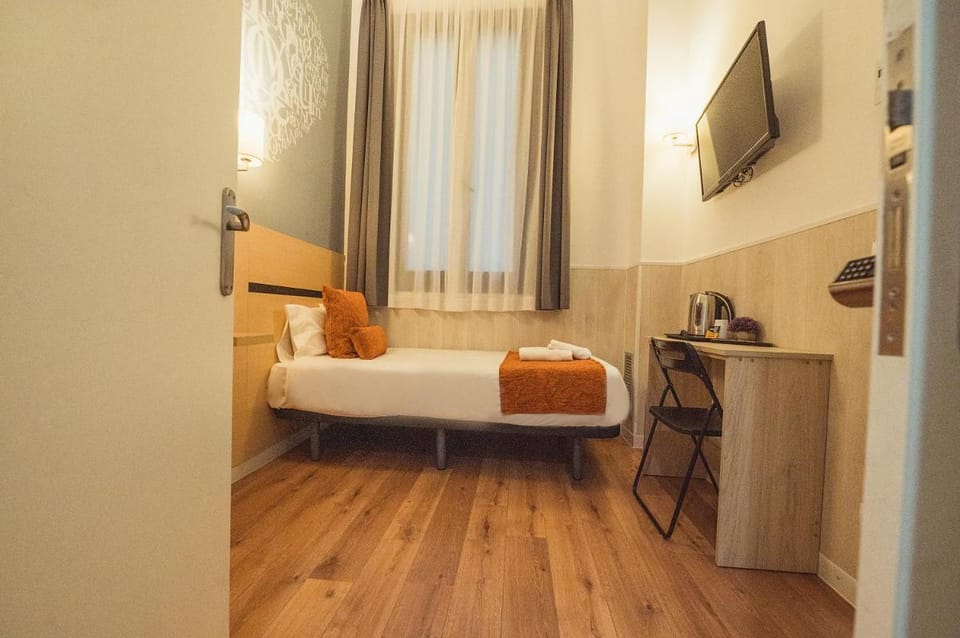 Hostal Live Natura Barcelona Bed and Breakfast in Barcelona