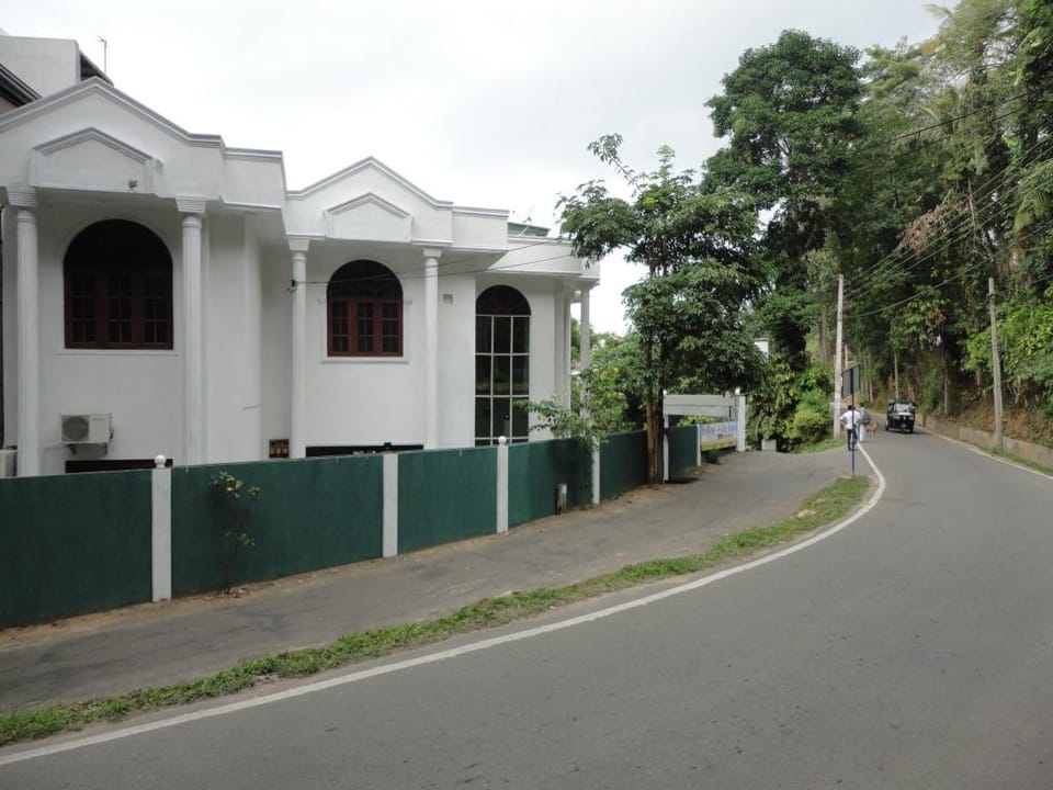 Forest Villa Kandy Hotel in Kandy