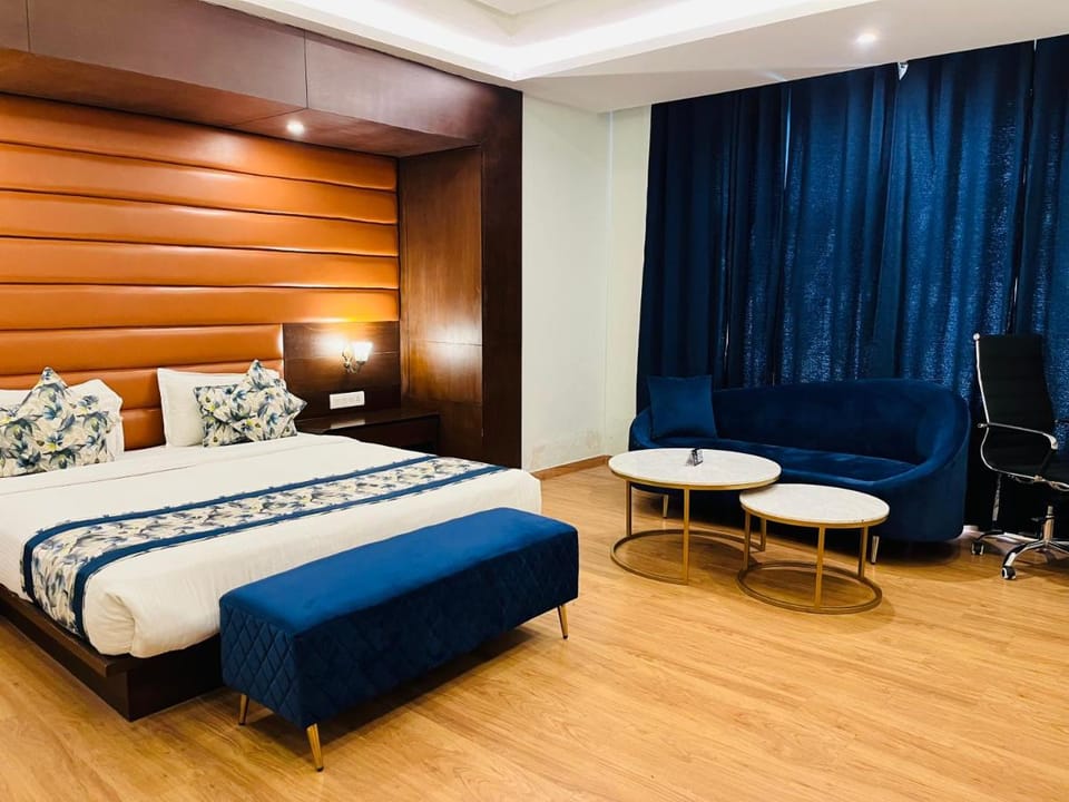 Hotel Myriad Hotel in Lucknow