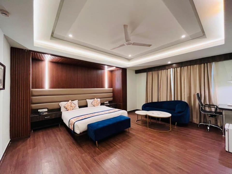Hotel Myriad Hotel in Lucknow