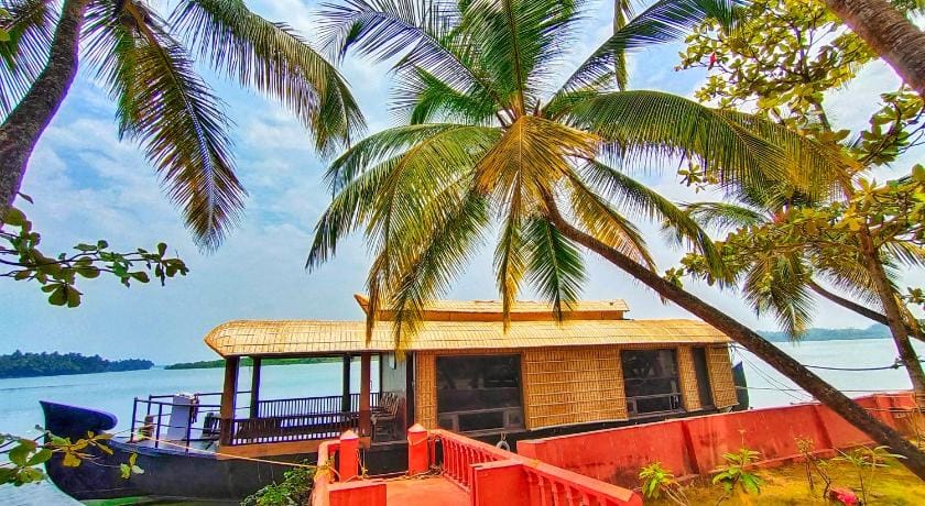 Paradise Lagoon Resort Hotel in Karnataka