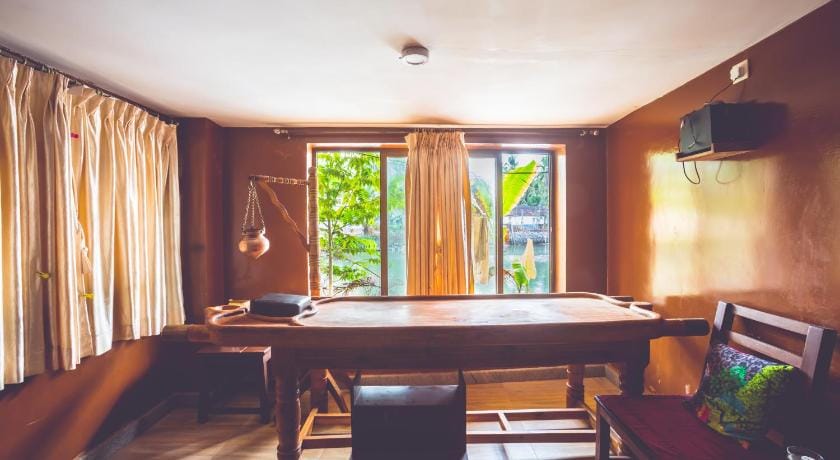 Paradise Lagoon Resort Hotel in Karnataka