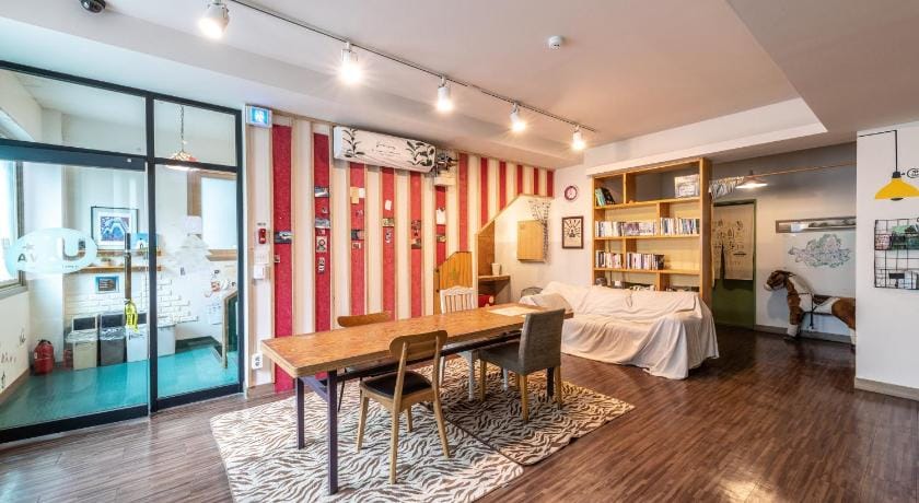 Uwa Guesthouse Bed and Breakfast in Seoul