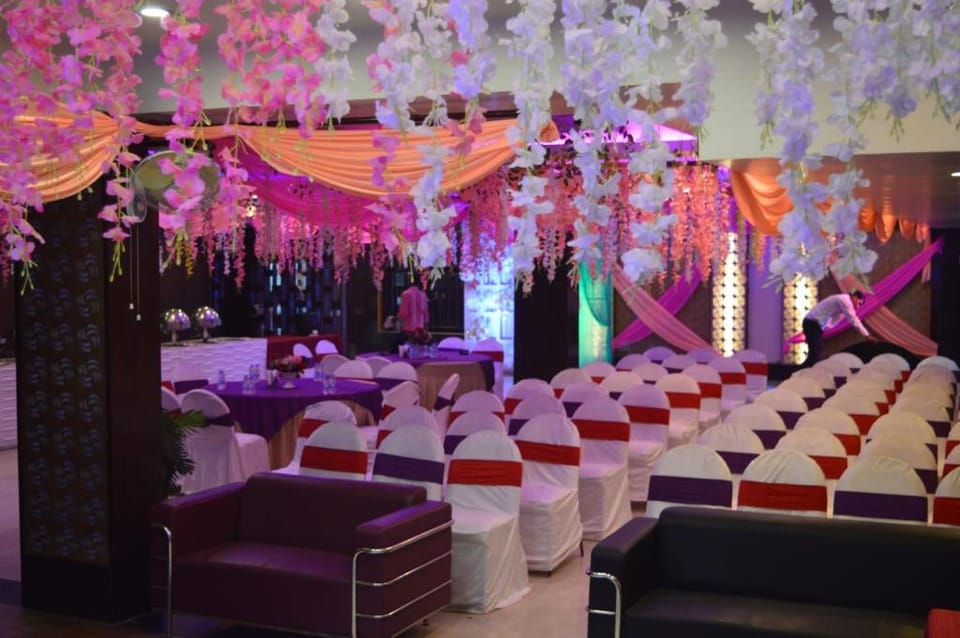 Hotel Cosmos Hotel in Lucknow