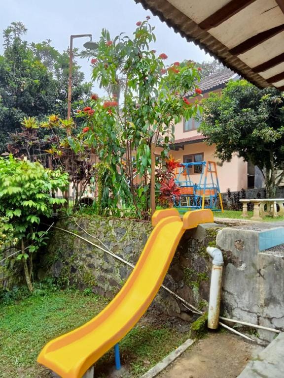 Villa Tunas Alam Mutiara Hotel in Cisarua