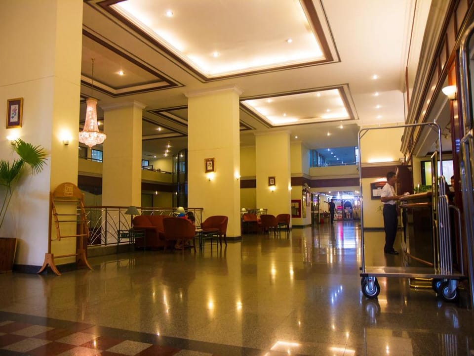 Omni Tower Syncate Suites Hotel in Bangkok