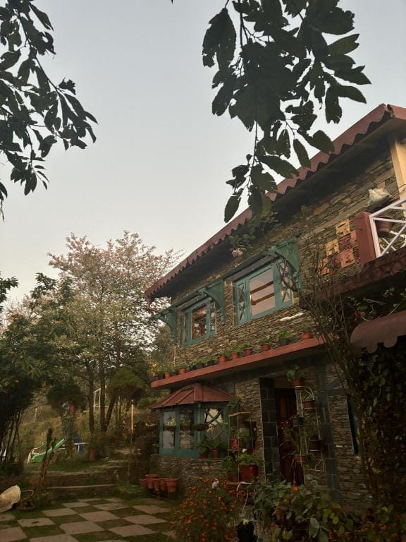 The Oak Trails Eco Lodge Hotel in Uttarakhand