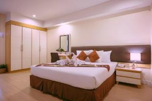 Sky Place Srinakarin Apartment in Bangkok