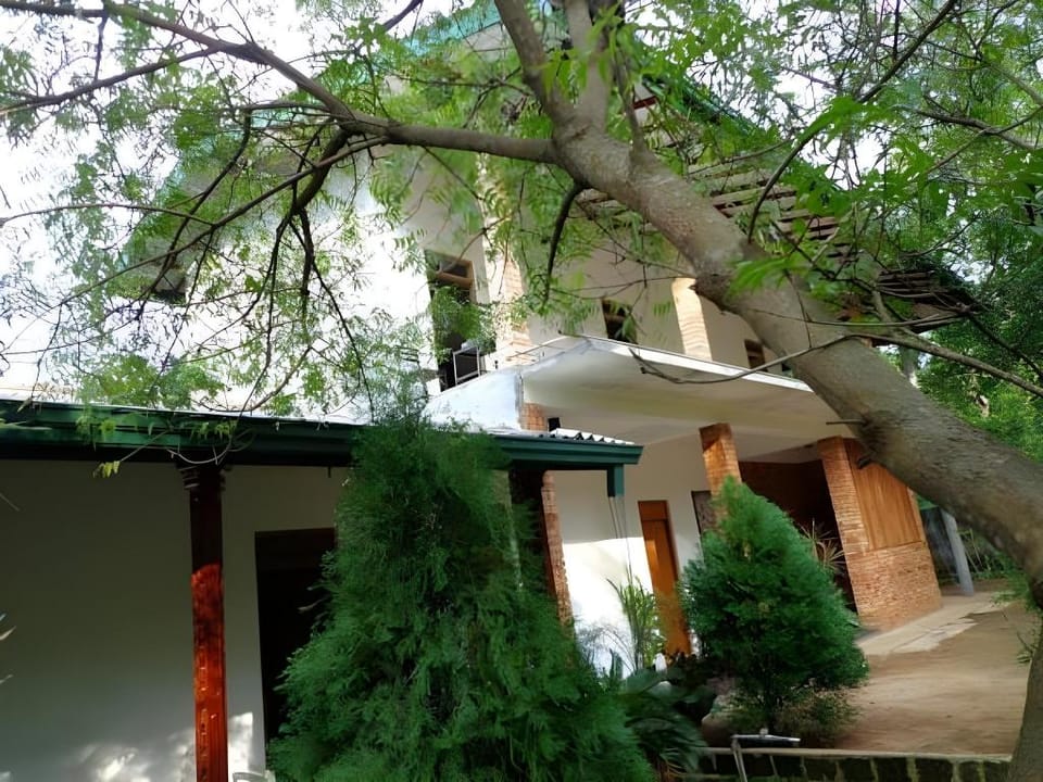 The Senaro Holiday Inn Hotel in Central Province