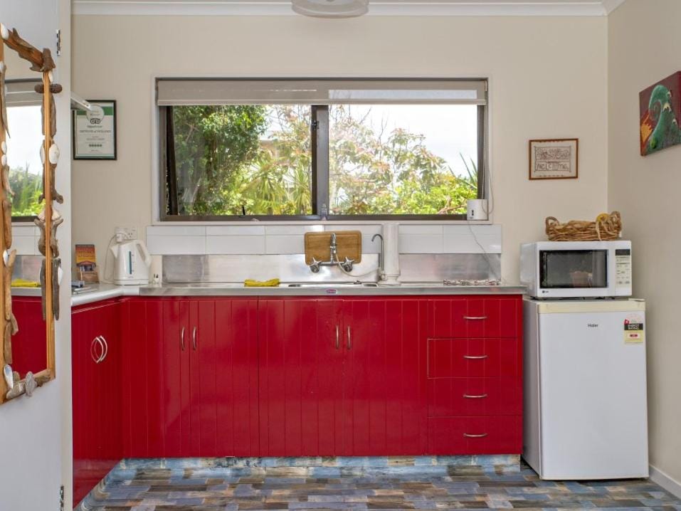 Moanarua Beach Cottage Bed and Breakfast in Bay Of Plenty