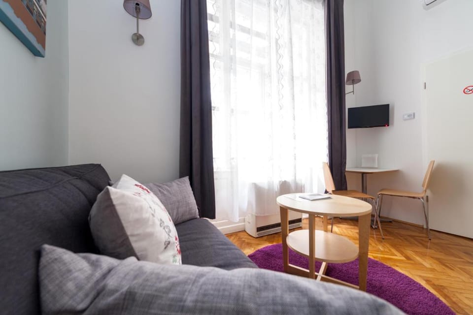 Tatra 4 Studios Apartment in Budapest