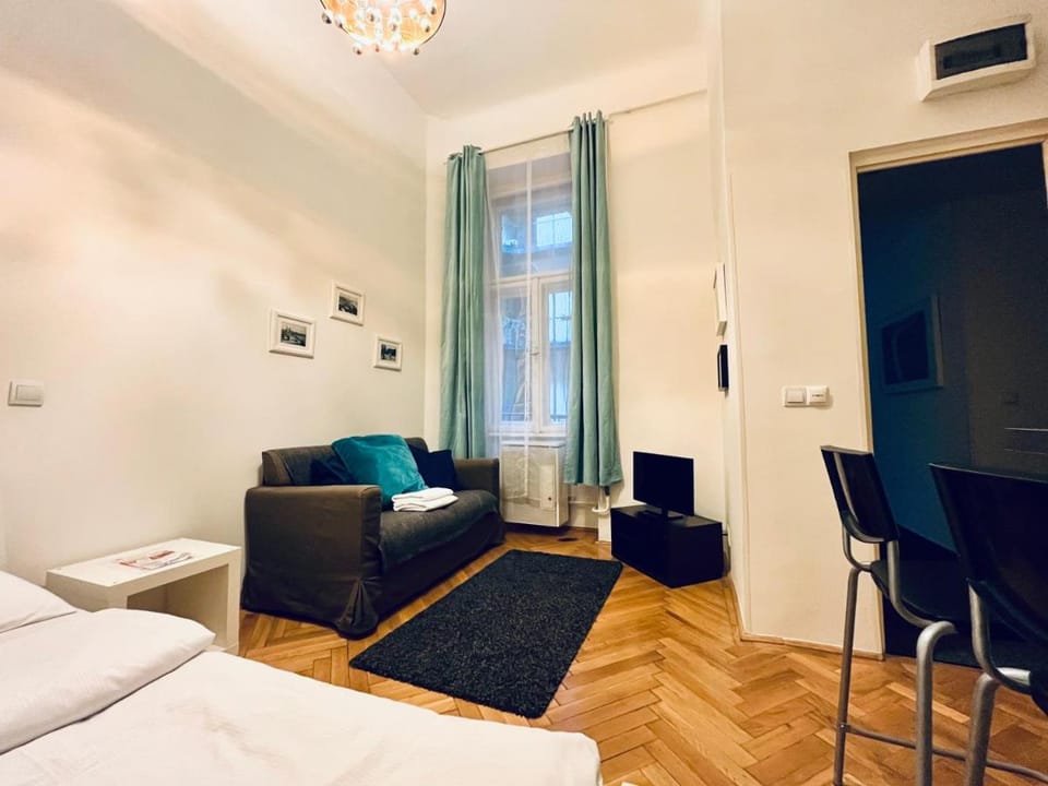 Tatra 4 Studios Apartment in Budapest