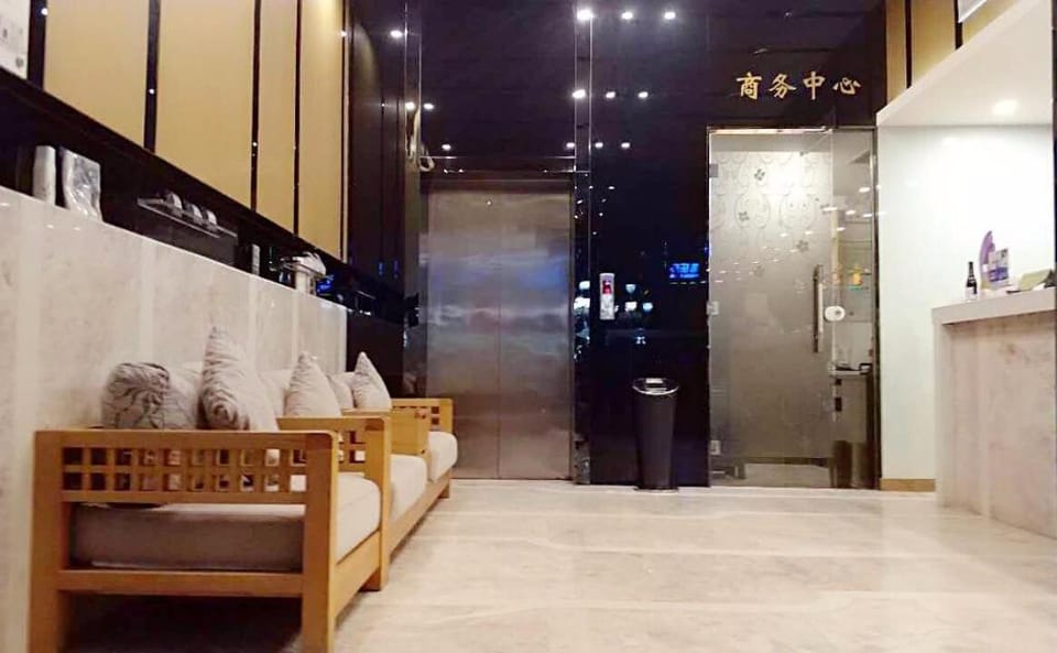Lavande Hotels Zhuhai Gongbei Port Hotel in Guangdong