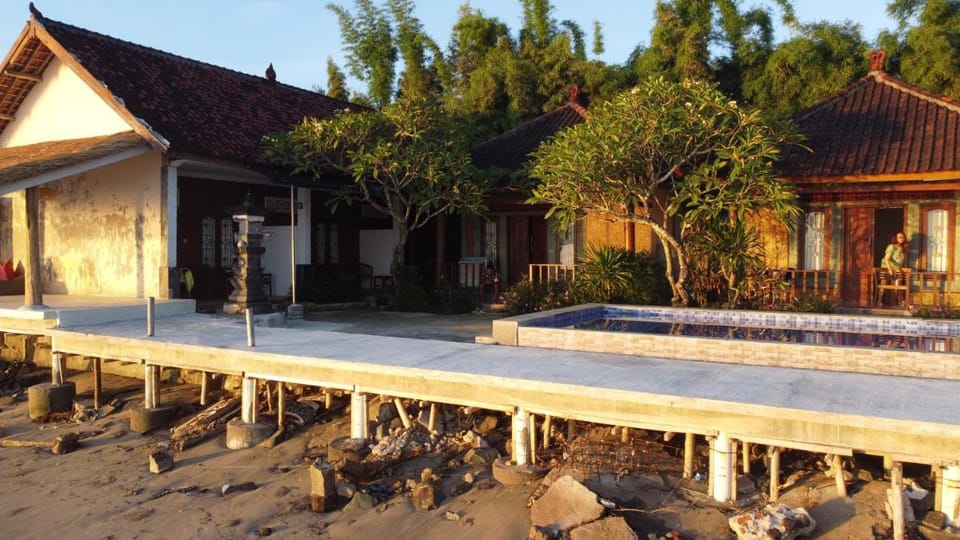 Krisna Bungalows and Restaurant Campground/ 
RV Resort in Central Sekotong