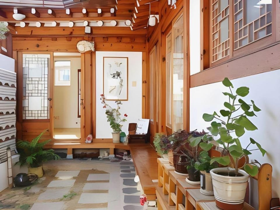 Inwoo Guesthouse Bed and Breakfast in Seoul