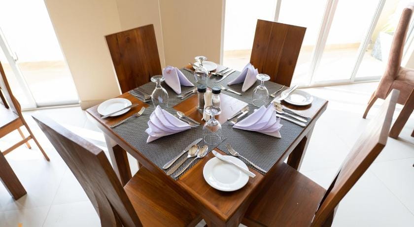 Tharusha Holiday Inn Hotel in Galle