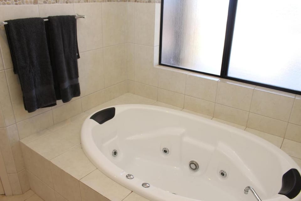 The Lighthouse - Beachfront Accommodation Vacation rental in Port Hughes