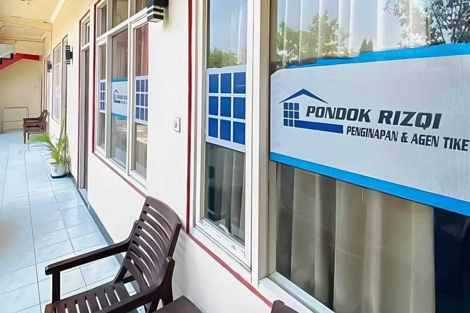 RedDoorz Syariah near T1 Juanda Airport 2 Bed and Breakfast in East Java