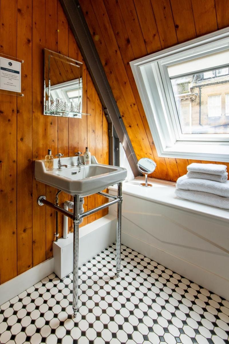 Linton Collection - 28 North Bridge Apartment in Edinburgh