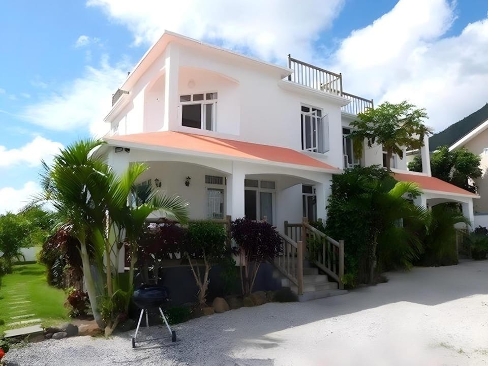 Tulsie Studios and Apartments Apartment in Rivière Noire District, Mauritius