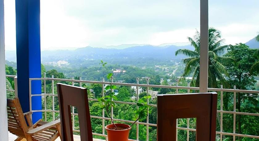 The Change Hotel Bed and Breakfast in Kandy