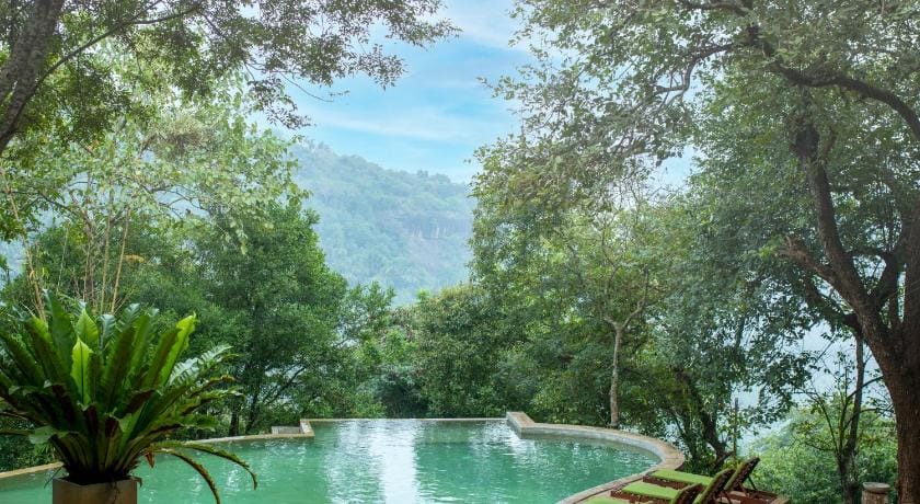 Birds Park Hotel in Sri Lanka