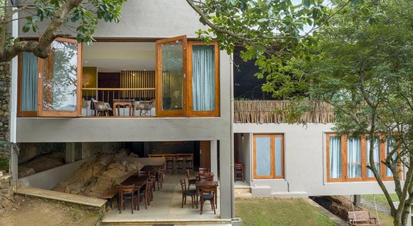 Birds Park Hotel in Sri Lanka