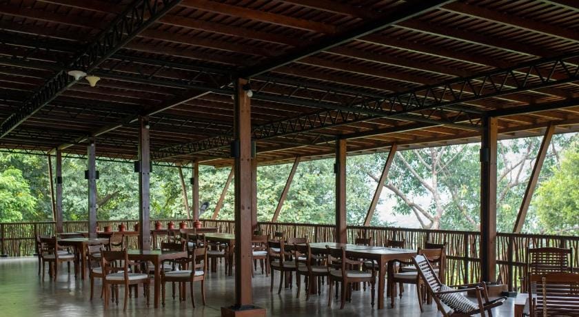 Birds Park Hotel in Sri Lanka