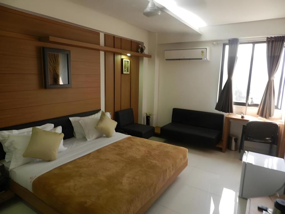 Hotel The Royal Plaza Hotel in Ahmedabad