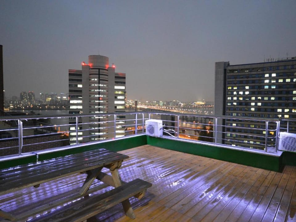 Han River Residence & Guesthouse in Seoul Bed and Breakfast in Seoul