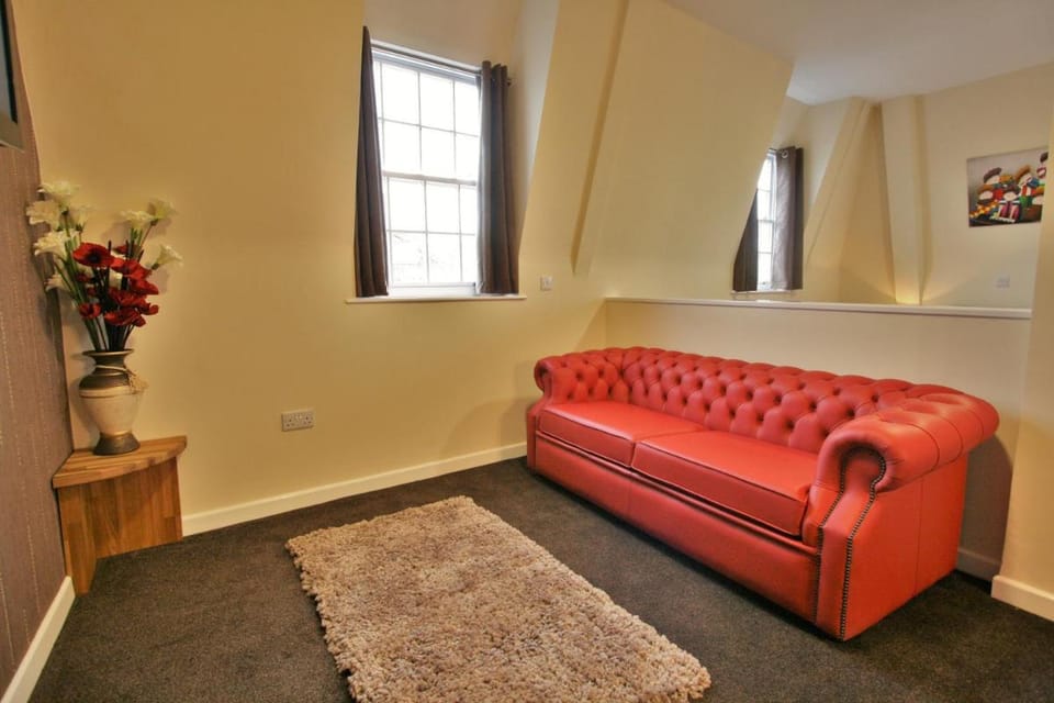 Central Hotel Gloucester by RoomsBooked Hotel in Gloucester