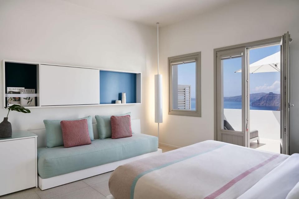 Alti Santorini Suites - Caldera View Hotel in Santorini