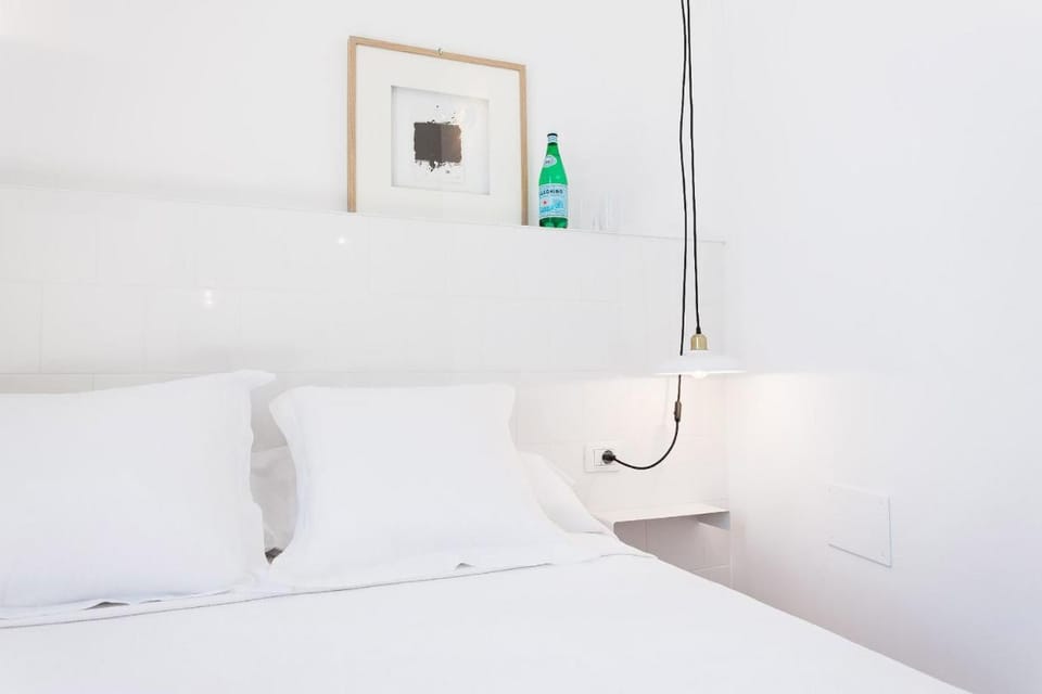 Hostal Argo Bed and Breakfast in Barcelona