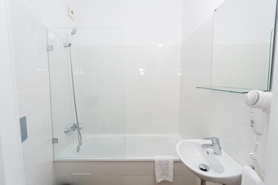 Hostal Argo Bed and Breakfast in Barcelona