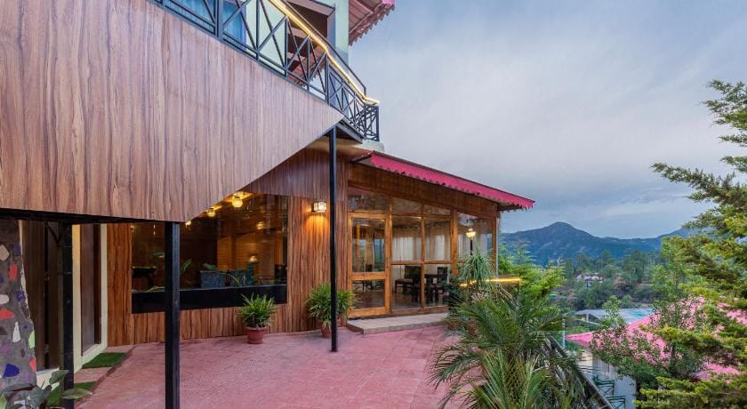 Maple Resort Chail Hotel in Himachal Pradesh