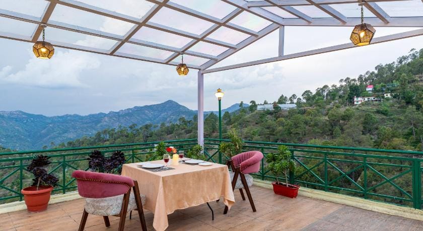 Maple Resort Chail Hotel in Himachal Pradesh
