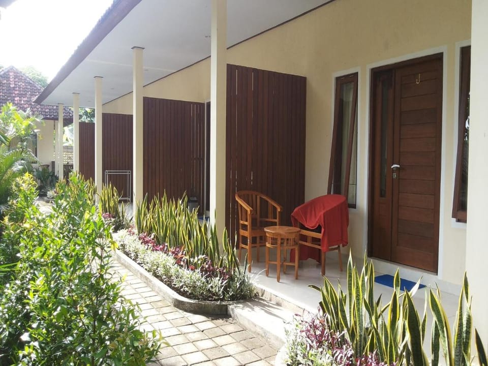 Star East Bungalows Bed and Breakfast in Abang