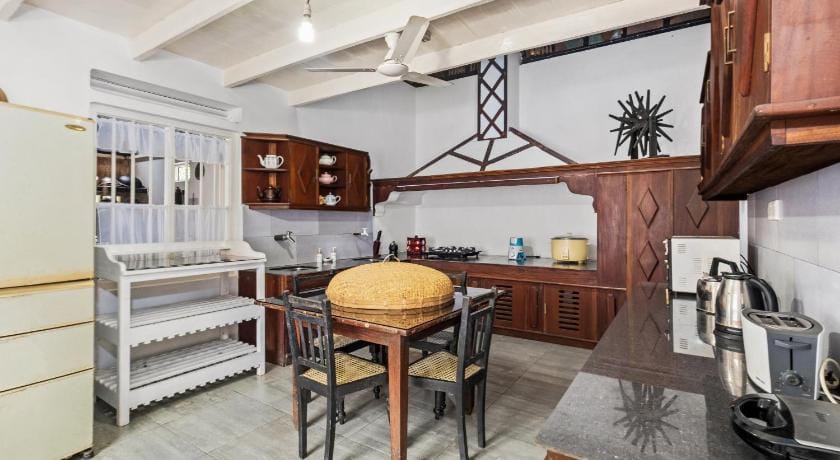 Village Headmans Bungalow Hotel in Western Province