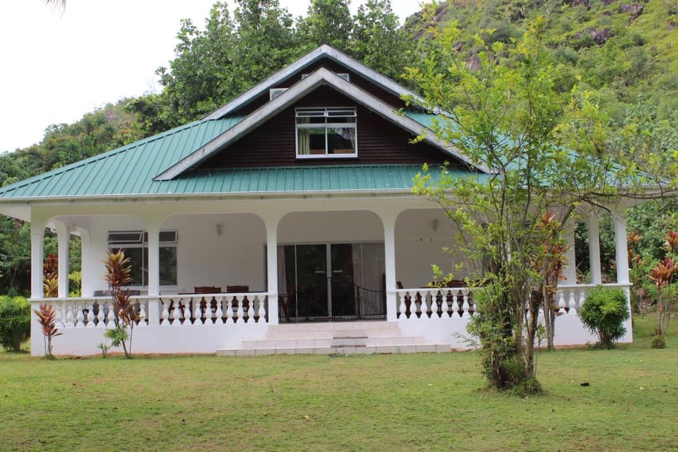 Le Chevalier Bay Guesthouse Bed and Breakfast in Africa