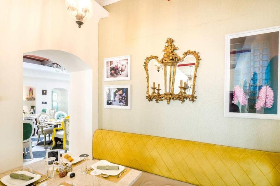 The Corner Courtyard Hotel in Kolkata
