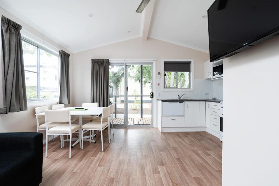 Crestview Tourist Park Campground/ 
RV Resort in Queanbeyan