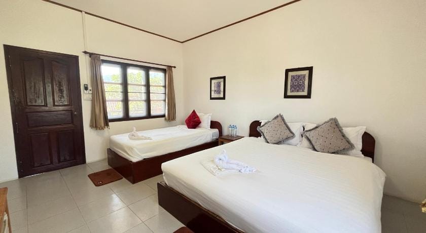 Sanhak Guesthouse Hotel in Laos